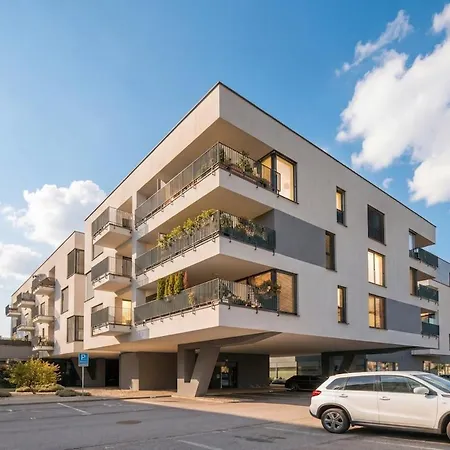 Cozy Hub Near Old Town Διαμέρισμα