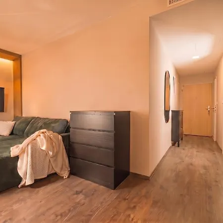 Cozy Hub Near Old Town Διαμέρισμα *