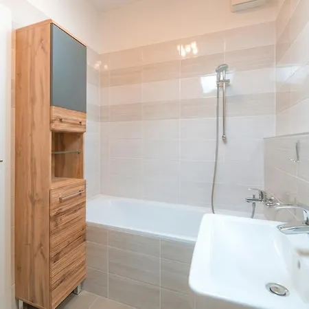 Cozy Hub Near Old Town Διαμέρισμα *